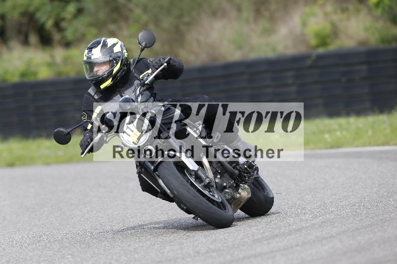 /Archiv-2025/53 16.09.2025 Track Day Domi Aegerter ADR/Gruppe gelb/117